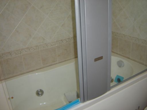 un bagno con vasca idro